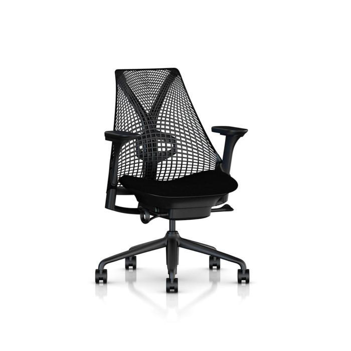 Herman Miller Sayl, musta ergonominen designtyötuoli.