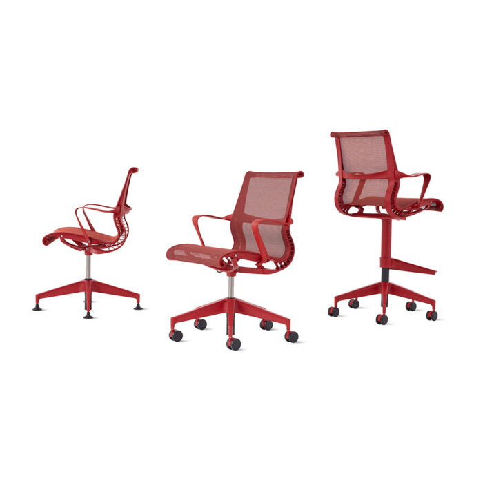 Herman Miller Setu-neuvottelutuolimallit Canyonin punaisena.