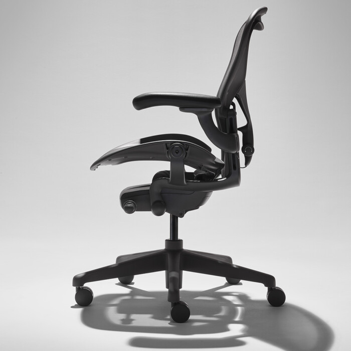 Aeron työtuoli, Carbon harmaa.